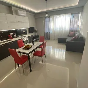 Maxim Deluxe Apartment Appartamento Nea Alikarnassos